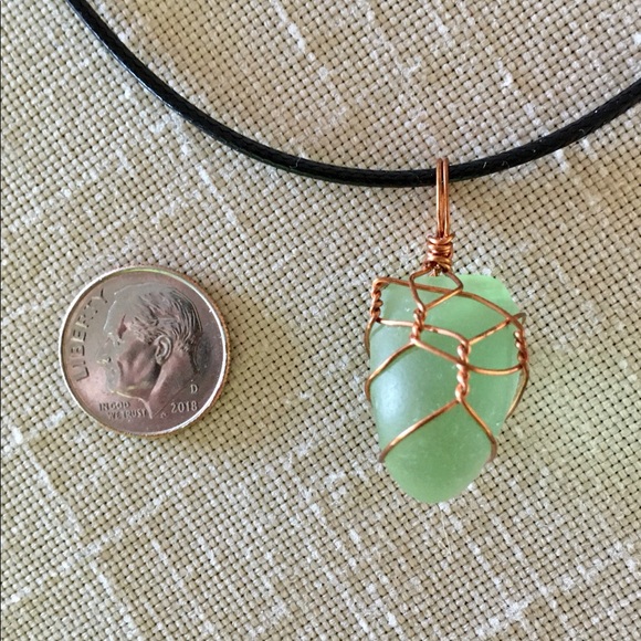 HAND CRAFTED Wire Wrapped Vintage Green Glass Pendant Necklace - Picture 3 of 3